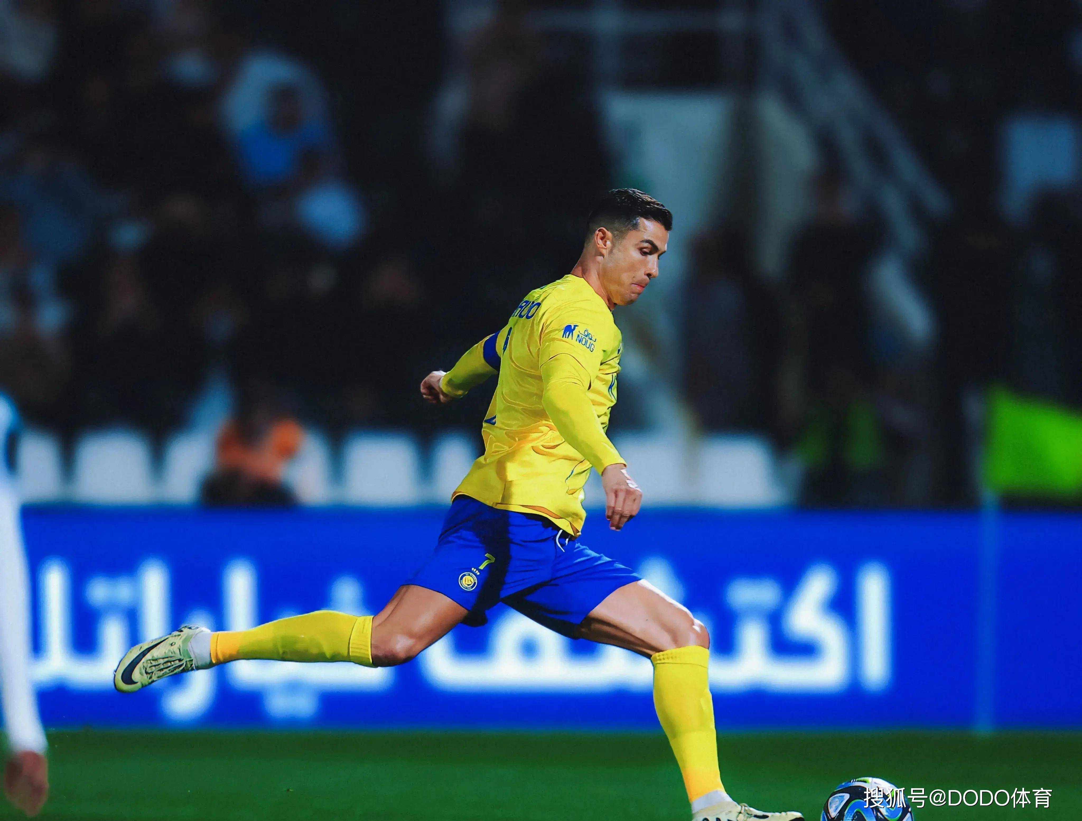 里昂轻取巴黎圣日耳曼,C罗梅开二度西甲 里昂轻取巴黎圣日耳曼,C罗梅开二度西甲