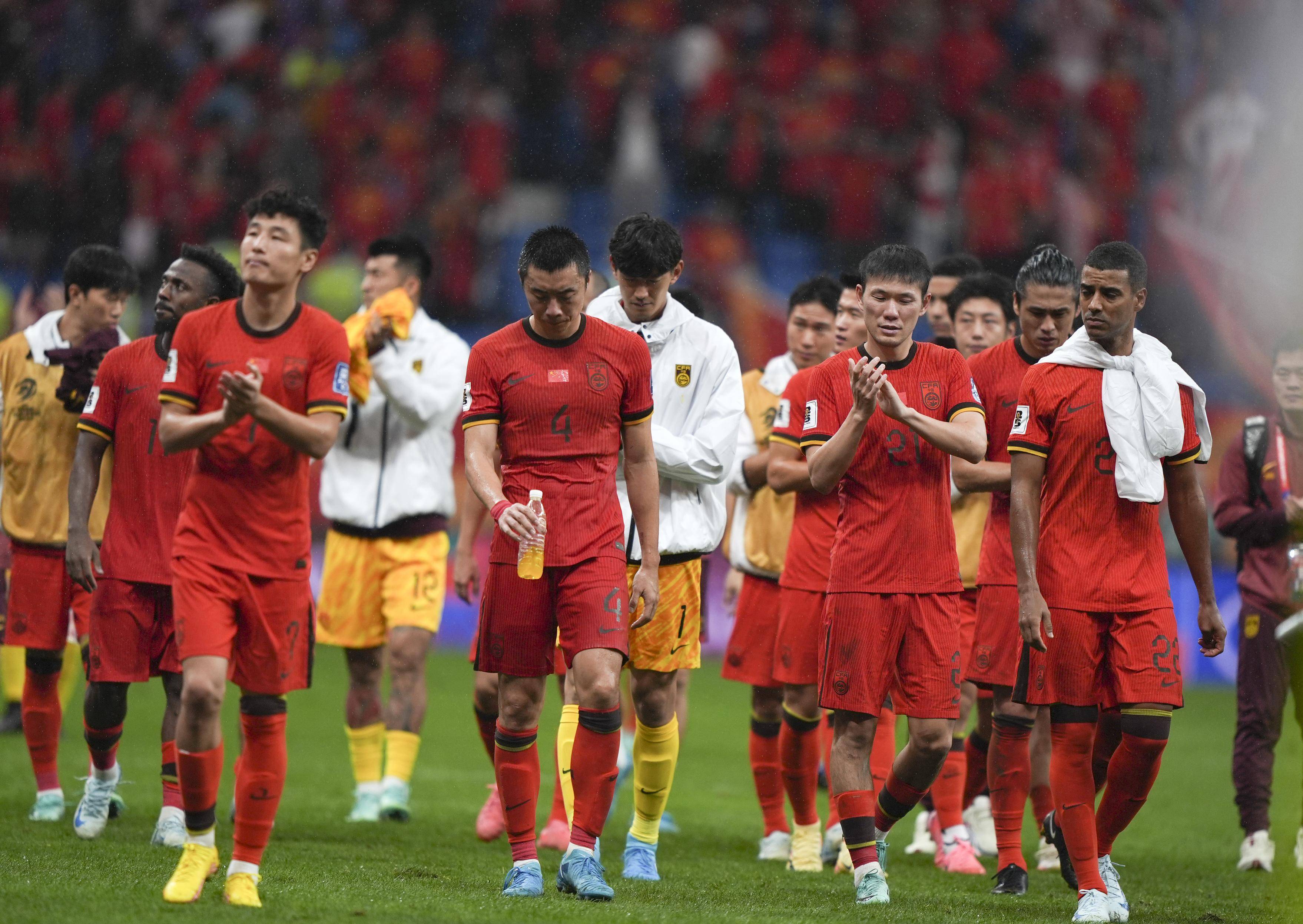 开云体育入口-国内职业足球赛场上出现的精彩对决令人震撼!