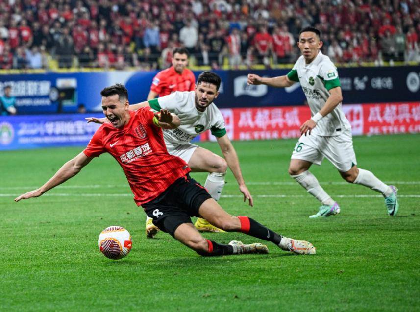 包含足球联赛事态白热化,双方球队间对决激烈扣人心弦的词条 包含足球联赛事态白热化,双方球队间对决激烈扣人心弦的词条